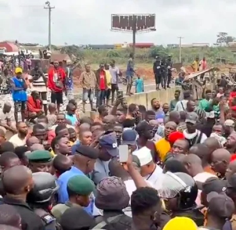 Protesters demand urgent repairs on Benin-Agbor Bypass
