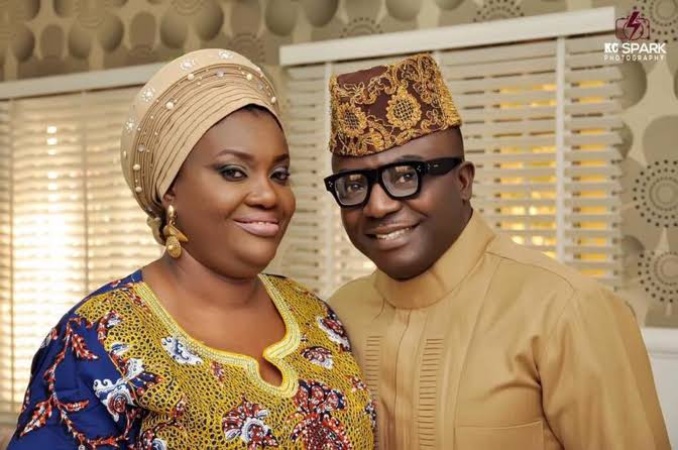 Gospel singer, Asu Ekiye, announces end of 28-year marriage