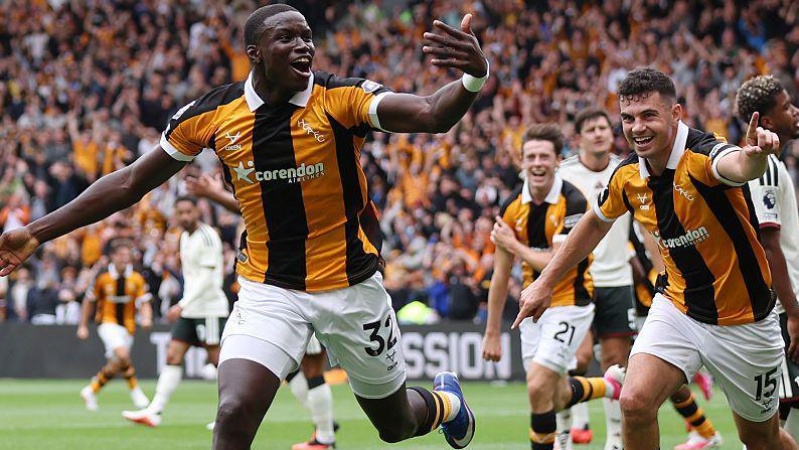 Hull stun Man Utd in dream Premier League return