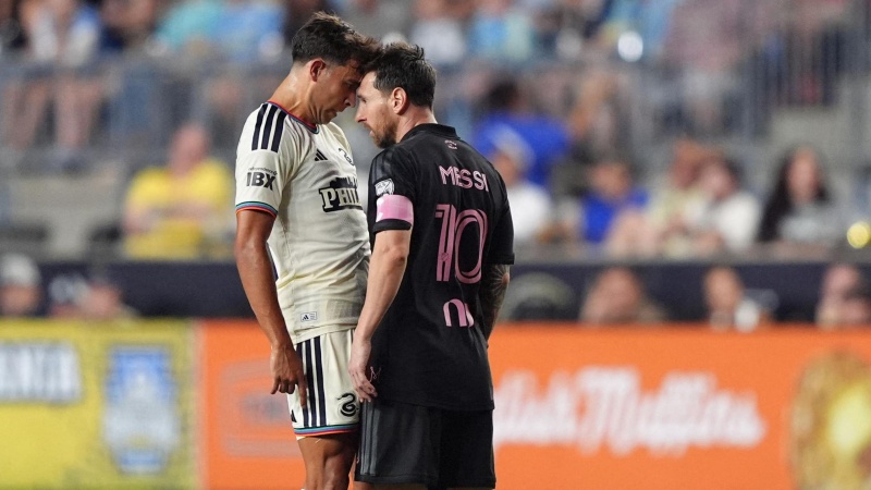 Messi slaps opponent during league match, slammed with fine