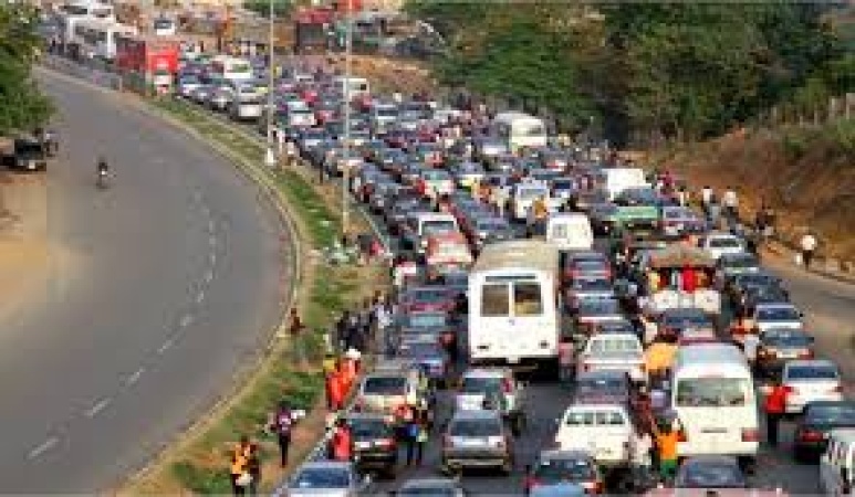 Commuters stranded as gridlock returns to Abuja-Kaduna Highway