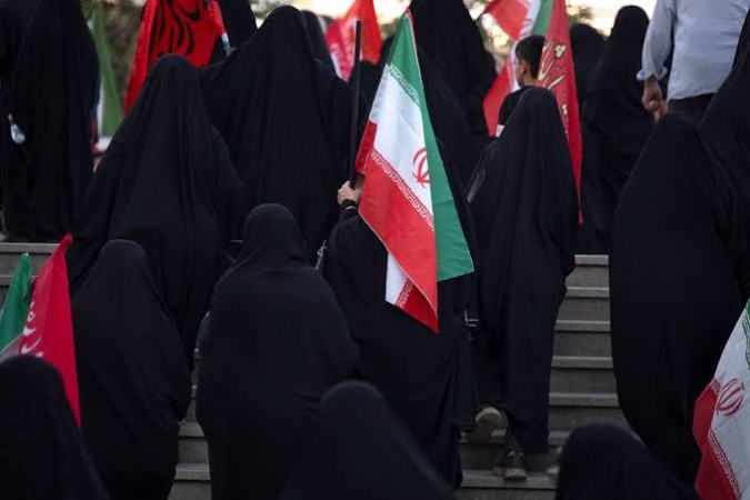 Iranian women defy hardline rules on hijabs
