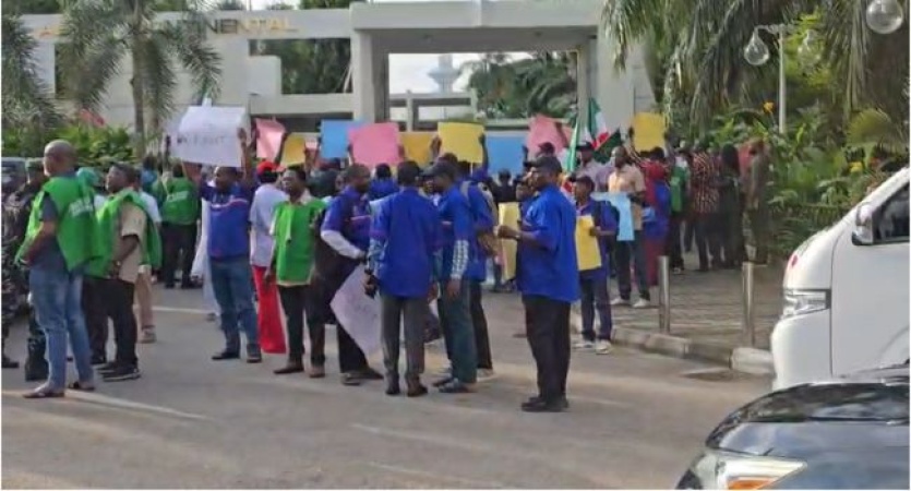 TUC pickets Abuja Continental Hotel over ‘unfair labour practices’, other demands