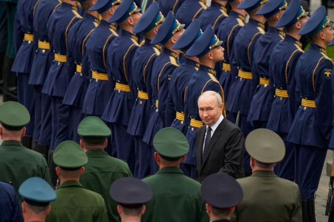 Russia likely to mobilize at least 300,000 more troops to Ukraine war, Zelensky warns