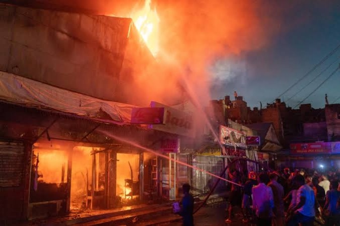 Fire razes hundreds of shops at popular Oranyan Market, Ibadan