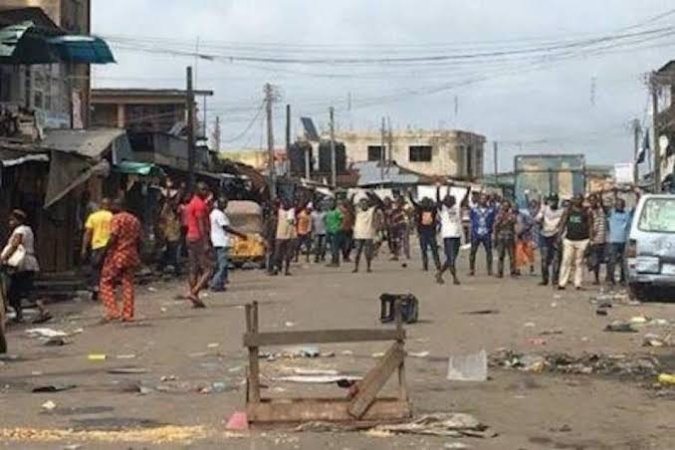 Uneasy calm in Osun town as rival motor park gangs clash, casualties feared