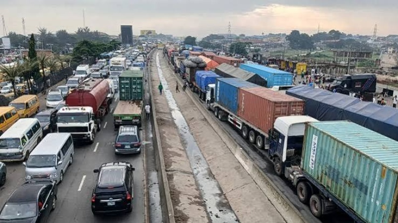 Lagos-Ibadan Expressway gridlock extends to Sagamu interchange