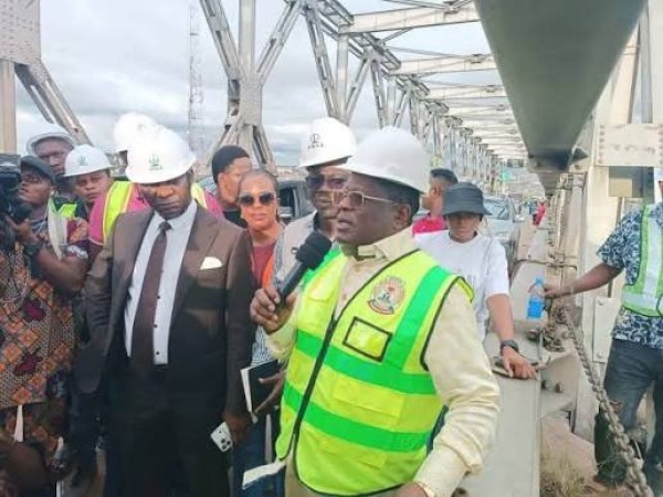 FG announces closure of first River Niger bridge for one week