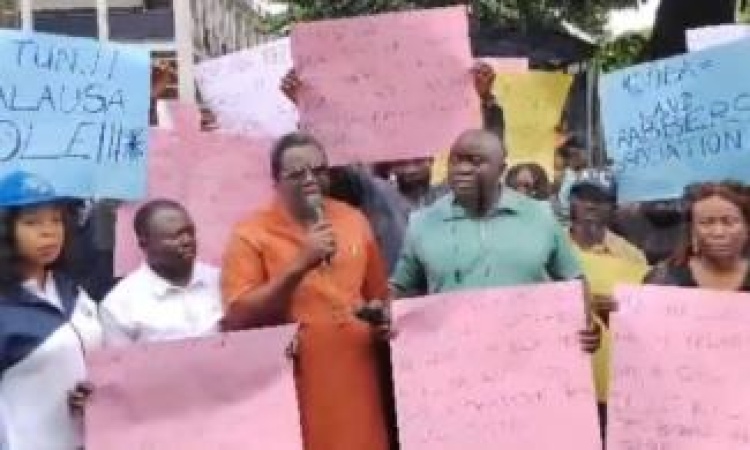 King’s College parents, students oppose concession, threaten lawsuit, resumption boycott
