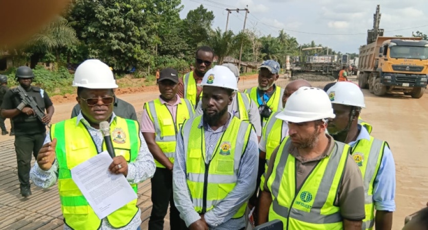 Trans-Sahara Highway: Umahi urges contractors to minimise property demolition