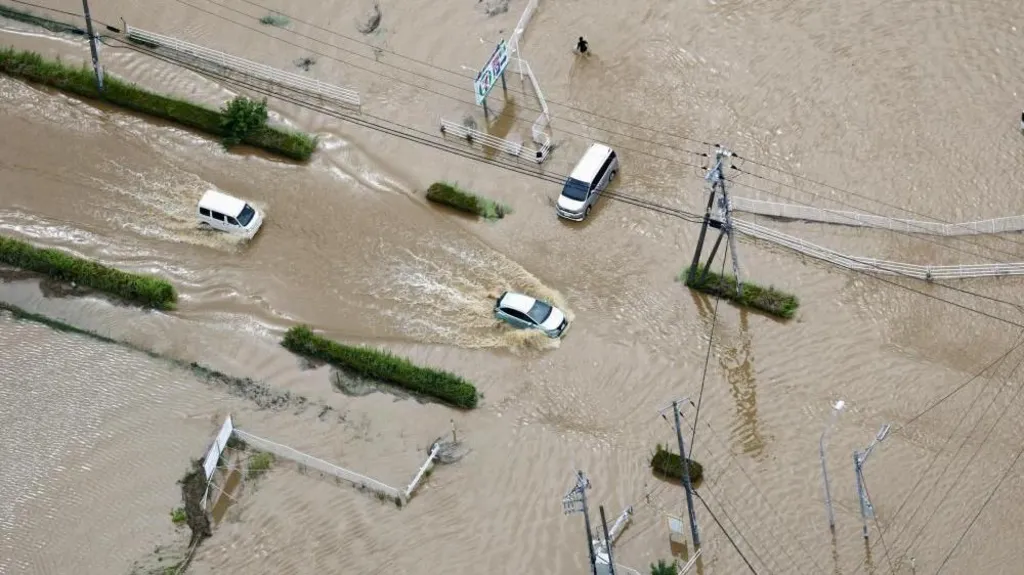'Unprecedented' rain in Japan kills six people