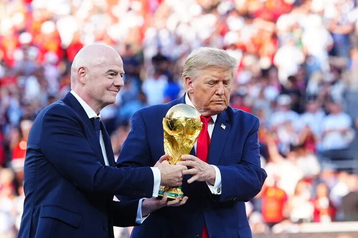 Trump warns FIFA against replacing Infantino