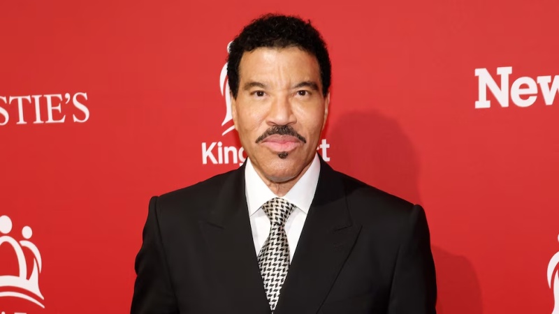 JUST IN: Lionel Richie hospital after onstage scare