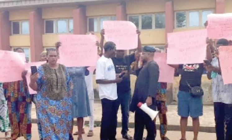 Ondo community youths, women protest alleged distortion of obaship selection