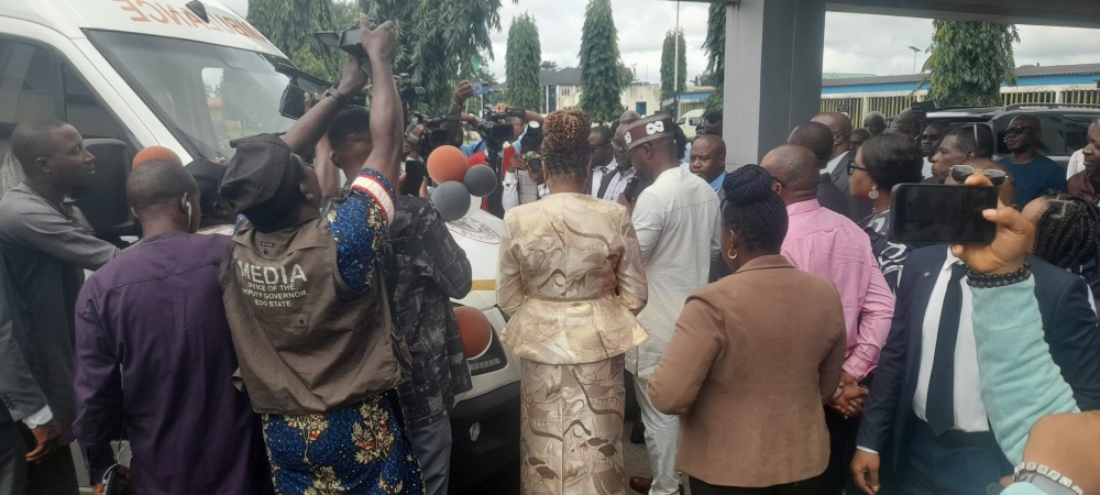 FG presents ‘walking theatre’ ambulance to UBTH