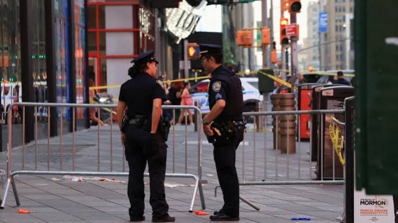 Woman killed in Times Square stabbing, suspect shot dead by police