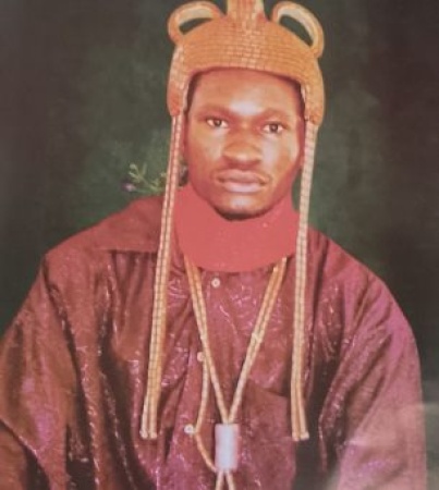 Delta Kingdom crowns 23-year-old undergraduate king as late monarch is buried
