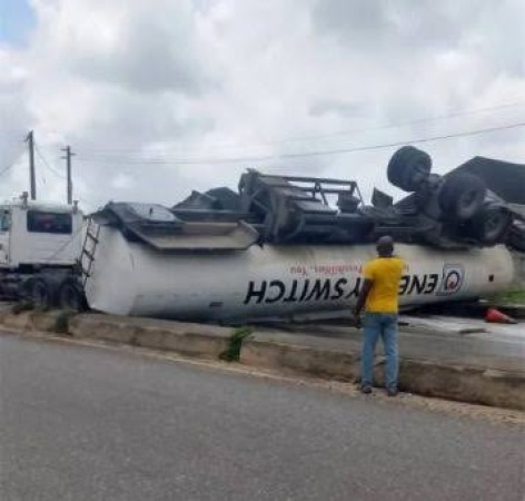 No casualty as 45,000-litre petrol tanker overturns in Lagos