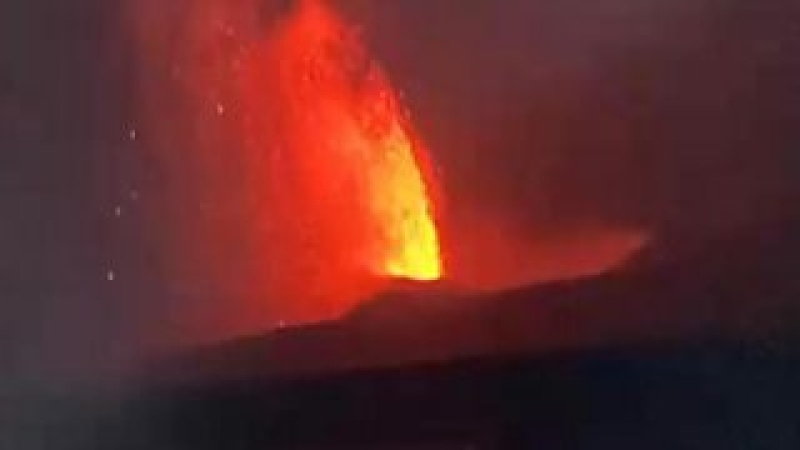 Indonesia volcano eruption leaves 270,000 stranded as airports extend closure