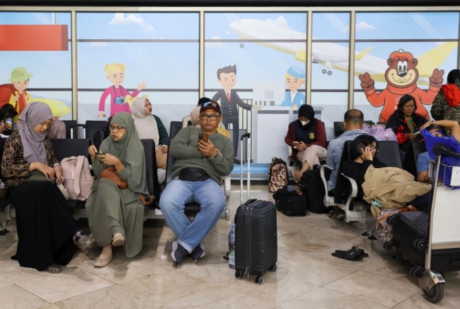 Indonesia reopens Jakarta airport as Anak Krakatau volcanic ash clears