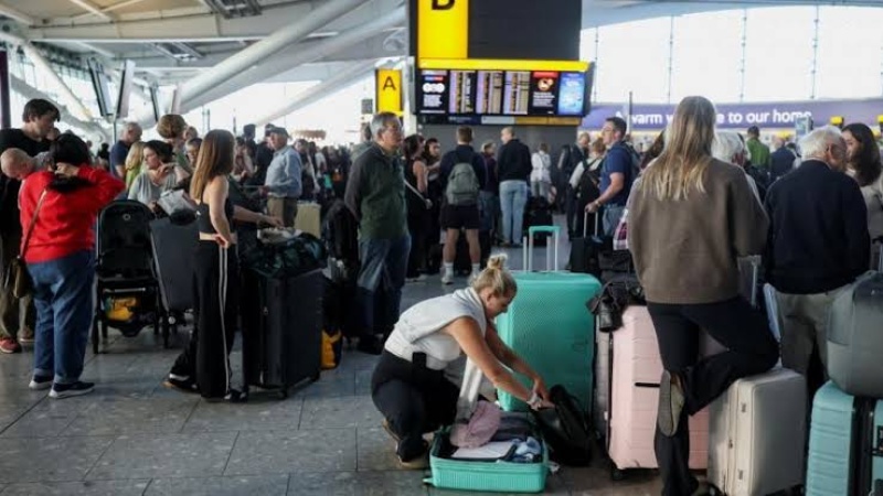 Heathrow and Gatwick among airports hit by air traffic control problems
