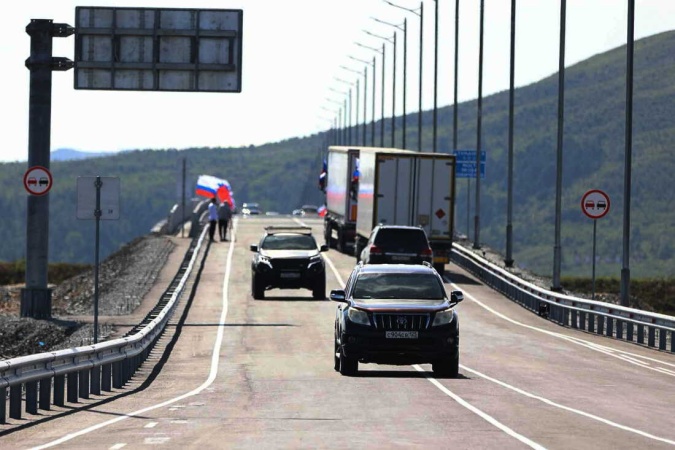 Russia, North Korea open first road bridge linking both countries