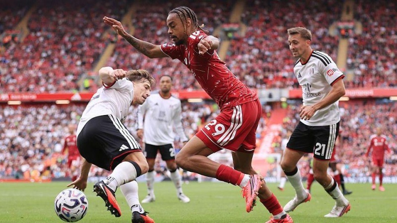 Arbeloa earns first Fulham point on return to Anfield
