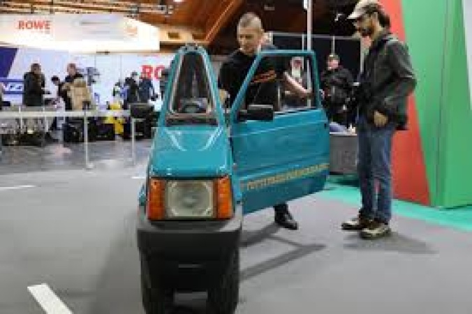 Italian mechanic creates world’s thinnest car, measuring 19.5 inches