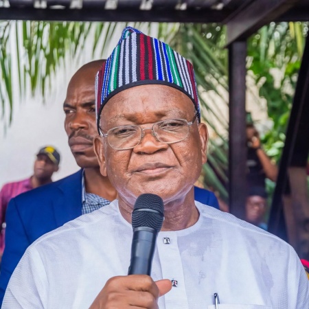 Ortom treats snakebite victim in Makurdi, urges govt to strengthen emergency care