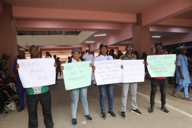JUST IN: Workers shut down Education Ministry over planned concession of FGCs