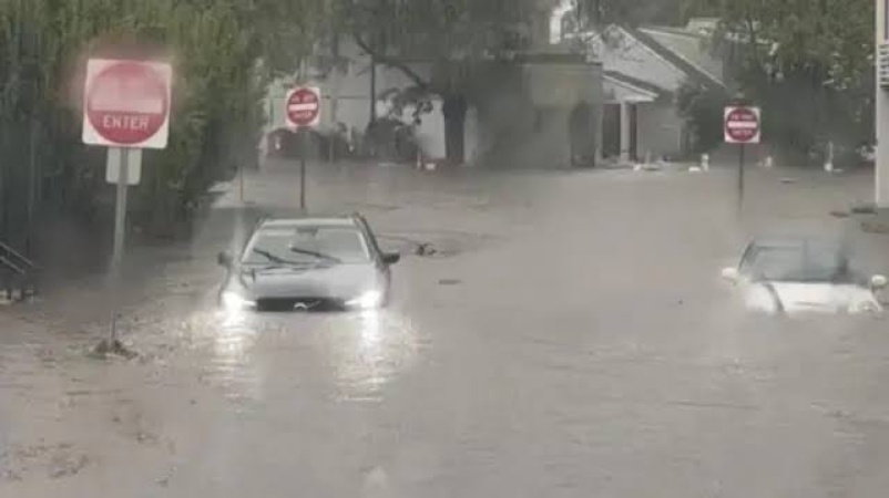 Flash flooding interrupts half-marathon, submerges cars
