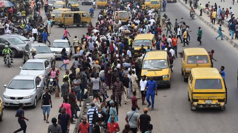Lagos: Commuters stranded as commercial bus drivers strike over alleged extortion