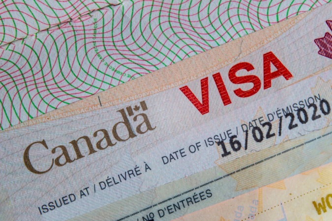 Canada invites 250 senior managers to apply for permanent residence