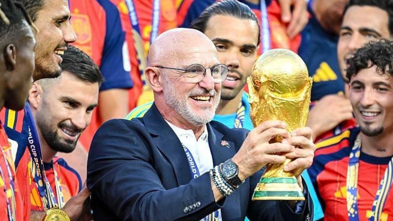 De la Fuente extends Spain contract to 2032