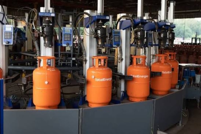 Nigerians face soaring cost of living as fuel, cooking gas prices surge