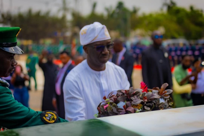 Edo council boss redeems N20m pledge to soldier’s family
