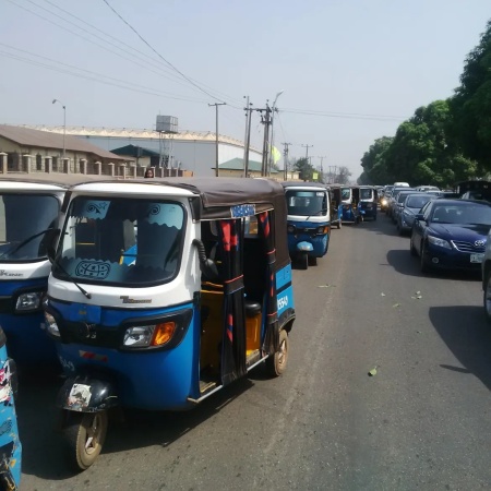 Curtains of fear: How Keke tarpaulins hide robbers, rapists in Warri, Effurun