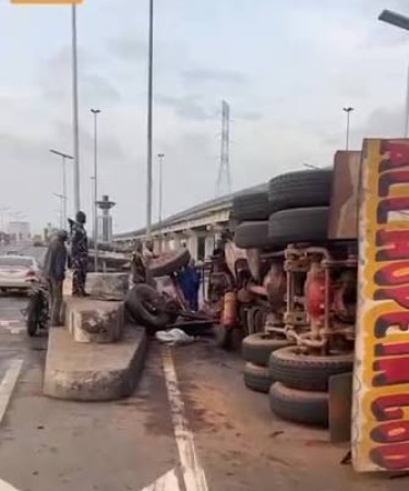 Ikorodu: Residents groan as Odogunyan-Odonla Road begs for urgent repairs