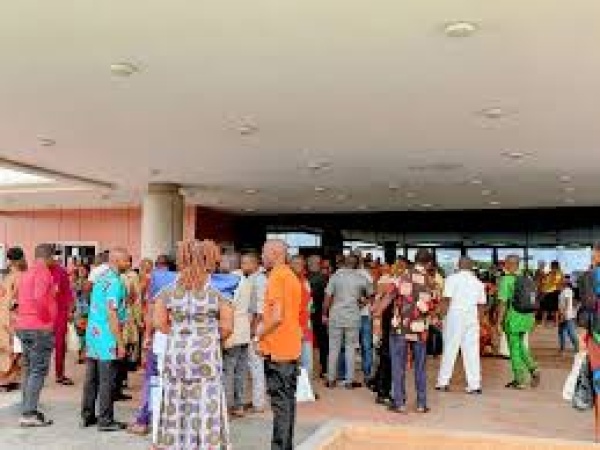Delta workers shut secretariat over deputy director’s death