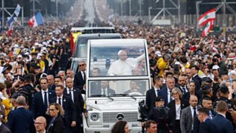 Huge crowds greet Pope in Paris for open-air Mass