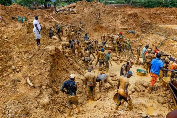 Mad rush into deadly pits for gold: 374 illegal mining sites in 17 states uncovered 