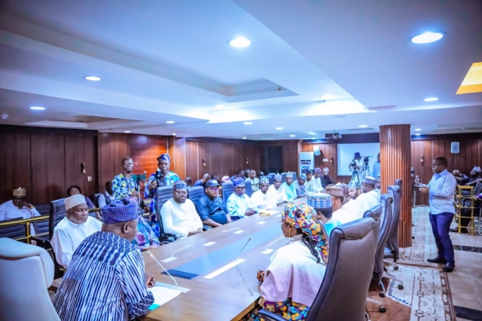 2027: ADC candidates in four states defect to APC, back Tinubu’s re-election