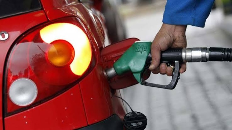 Fuel price: Civil servants threaten three-day warning strike from October 2