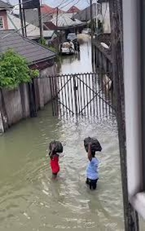 Rivers flood: Families sleep in vehicles as floodwaters swamp homes, schools, businesses