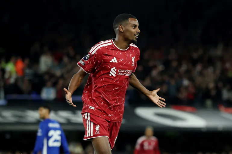 Liverpool beat Ipswich as Isak goals hand Iraola first Premier League win
