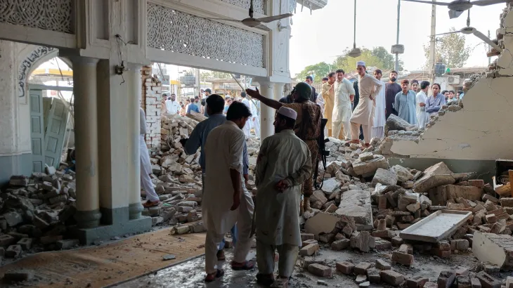 Bomb attack at Pakistan mosque kills at least 27 people