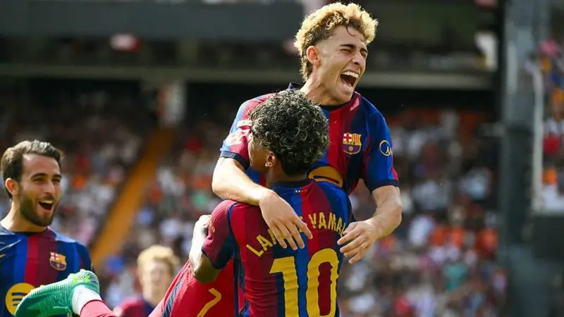 Lopez stars as Barcelona put five past Valencia