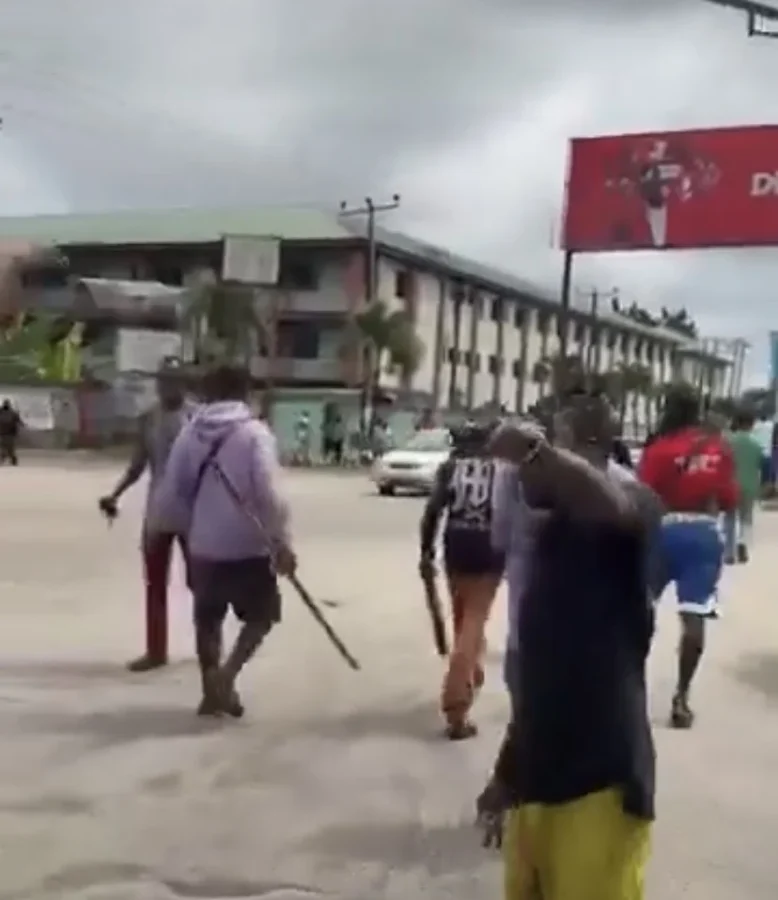  BREAKING: Thugs attack Obi, Kwankwaso supporters, disrupt rally in Warri
