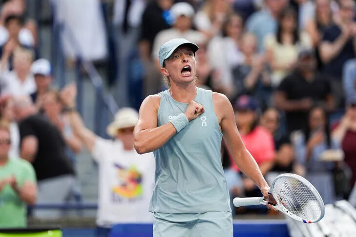 Elena Rybakina becomes world No. 1 after advancing to US Open semifinals