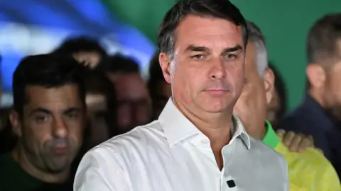 Defeated presidential candidate Flávio Bolsonaro arrives in US after Brazil cancels his passports, sources say